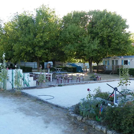 Camping Le Petit Dauphin Naturiste Les Mathes